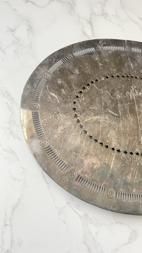 Vintage Meriden Silver Plated Oval Extendable Footed Etched Trivet 9” X 11”