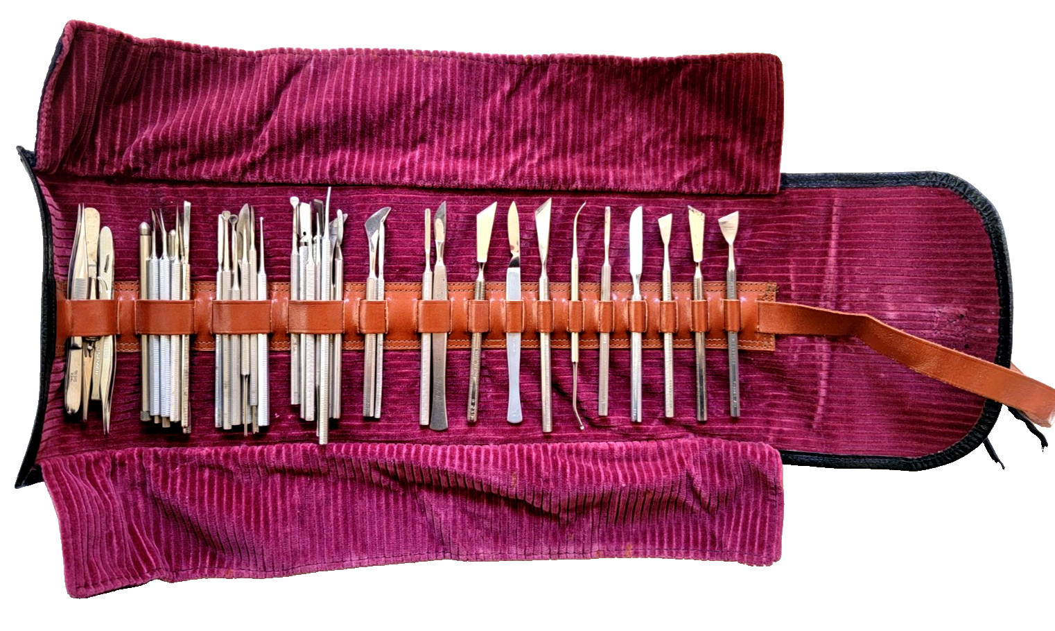 ANTIQUE 43 PC. SCALPEL & MEDICAL INSTRUMENTS KIT WITH VELVET-LINED ROLL-UP CASE