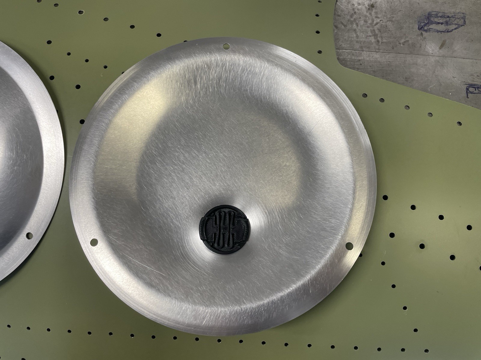 ✈️Cessna / Piper style SET OF WHEEL COVER HUBCAPS (7.25” Dia.)WITH VALVE OPENI.