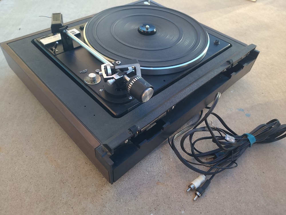 Dual 1237 Turntable, Operates Manually, Auto Func Not Working, Sounds Very Good
