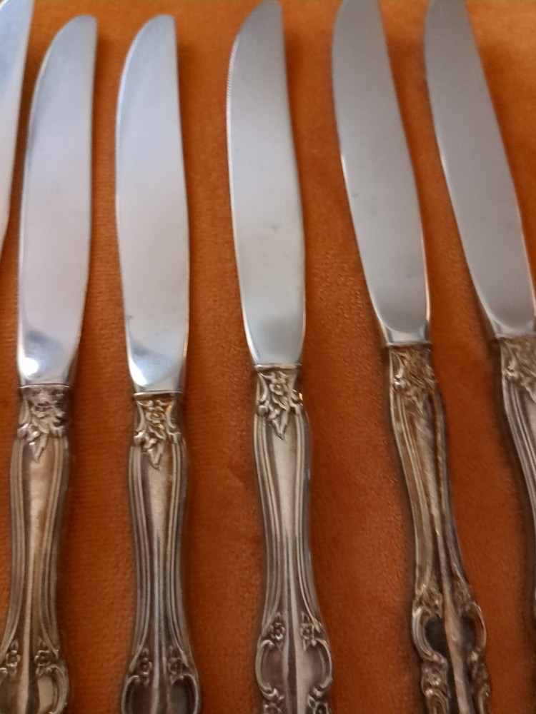 VintageOneida Kennett Square 8 dinner Knifes 9" Silverplated Handle