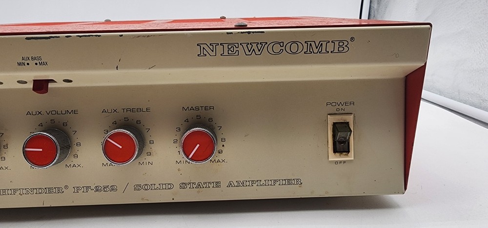 Newcomb Pathfinder PF-252 Solid State Amplifier Vintage Powers On