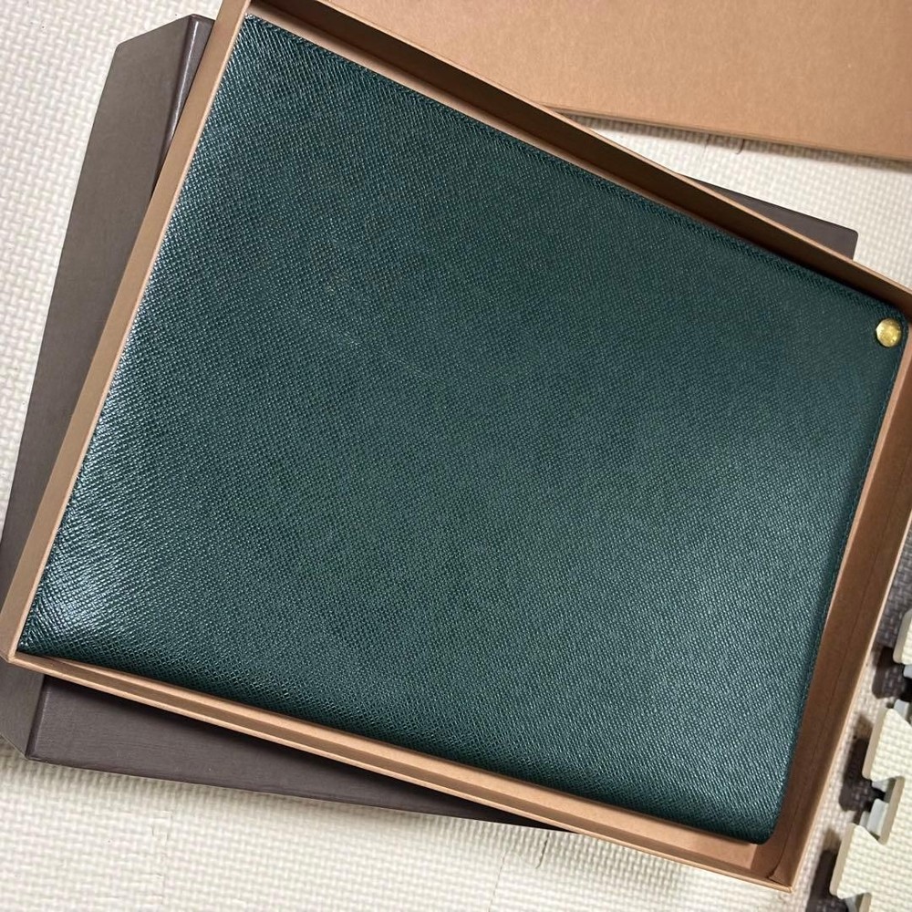Louis Vuitton Taiga A5 Document Case Snap Folder Dark Green E34490 Unused
