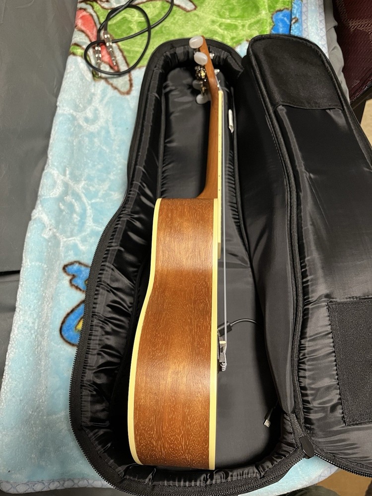 Ukele Córdoba + Case