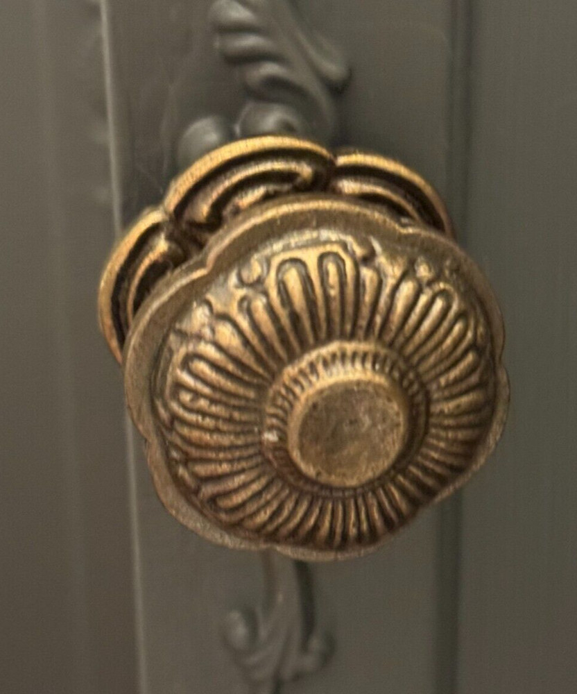 LOT 2; Antique-Brass Backplate Pulls Door Drawer Knobs Handle Furniture Hardware