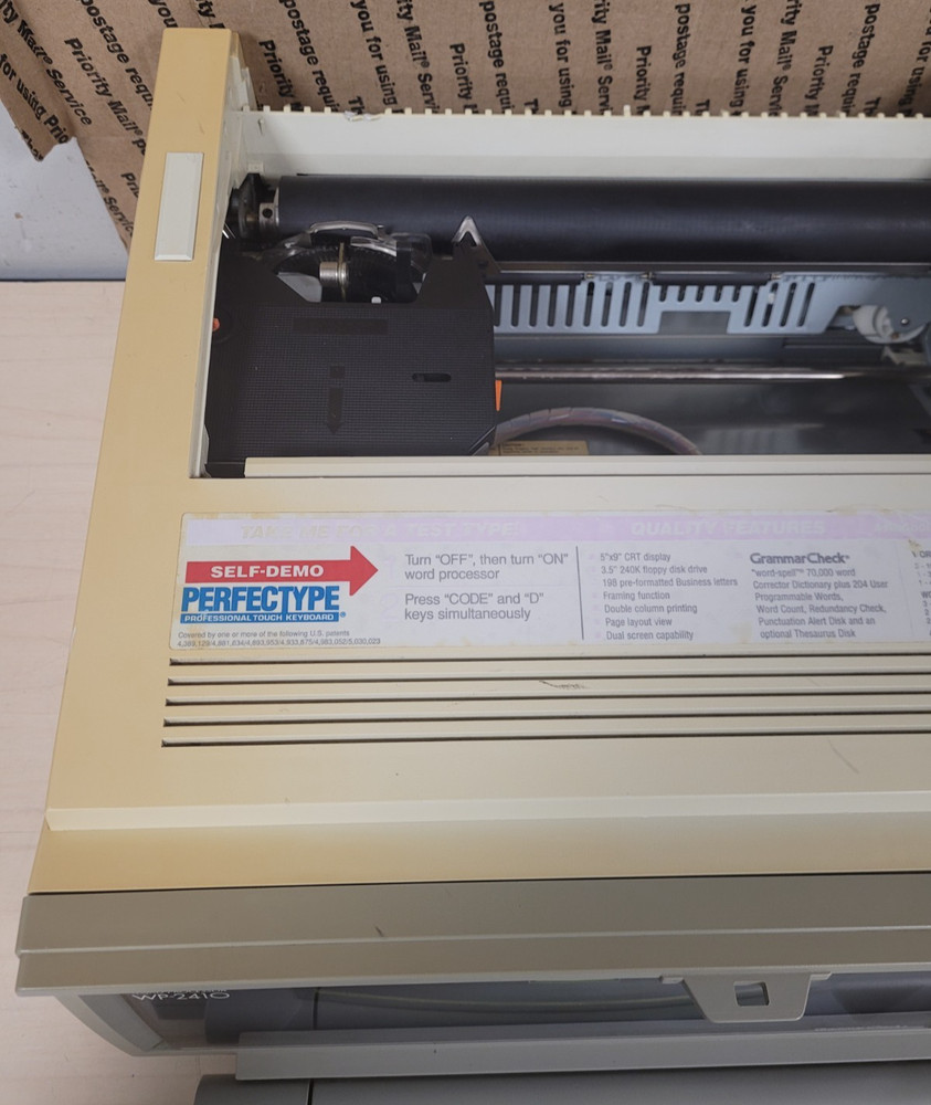 VINTAGE! BROTHERS WP-2410 WORD PROCESSOR MISSING LID (POWERS ON)