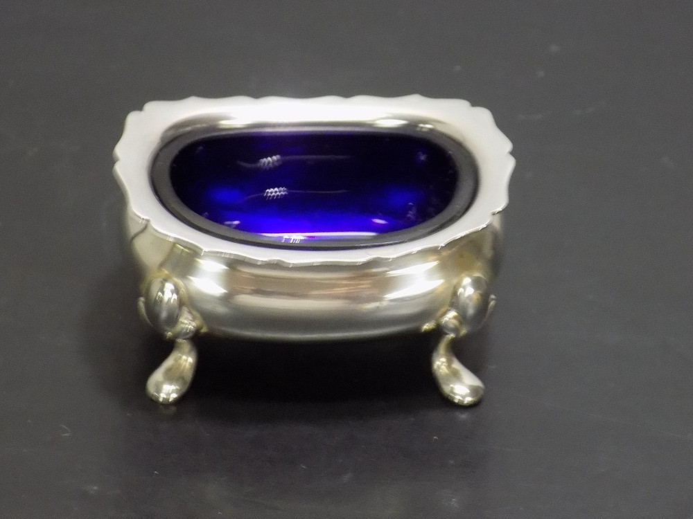 William Suckling Regis Plate N220 E.P.N.S. Silver Plated 4-Toe Cobalt Open Salt