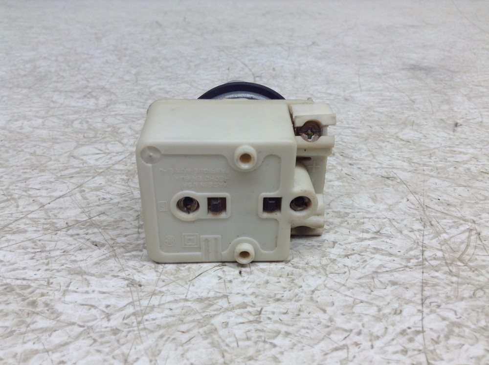Square D 9001KM35 Red Illuminated Indicator Pilot Light Button 9001 KM35