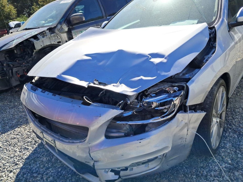 S60 2018 Glove Box 4843758