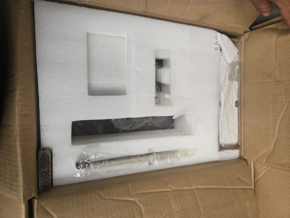 Epson PowerLite 570 LCD Projector - NEW