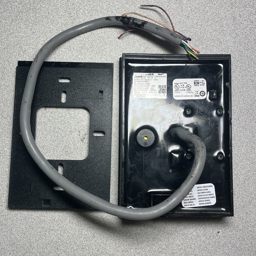 HID multiCLASS RPK40C Smart Card Reader With Keypad - 6136GN0000009