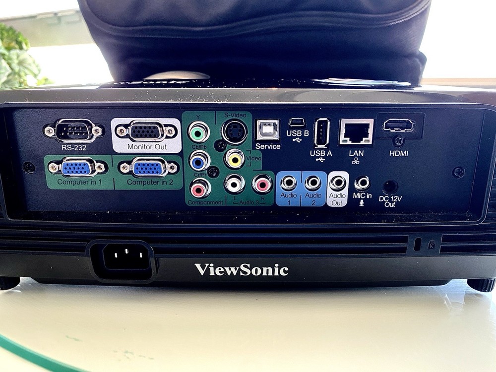ViewSonic Pro8500 DLP 3D Ready Desktop Projector HDMI LAN USB with Case & Cables