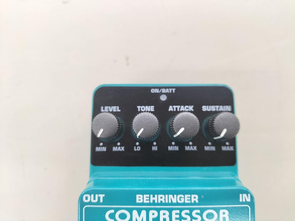 BEHRINGER CS400 Effector/COMP