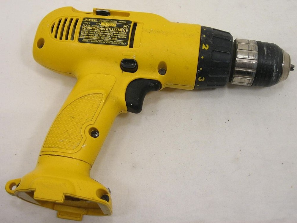 DeWALT DW952 9.6V 3/8” Cordless Drill Driver Tool Only