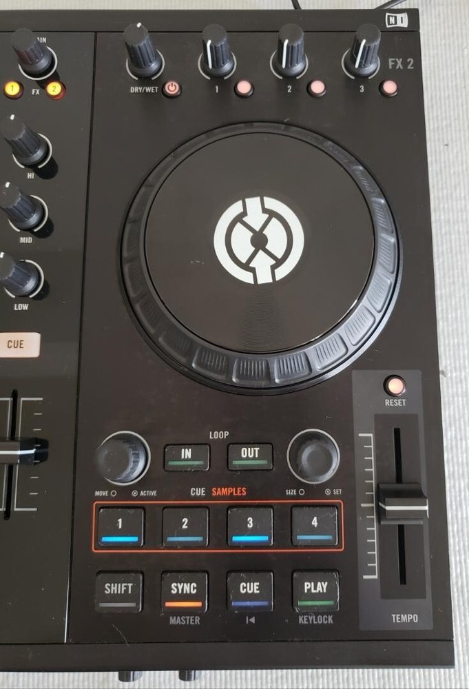 Native InstrumentsTraktor kontrol s2 DJ Controller