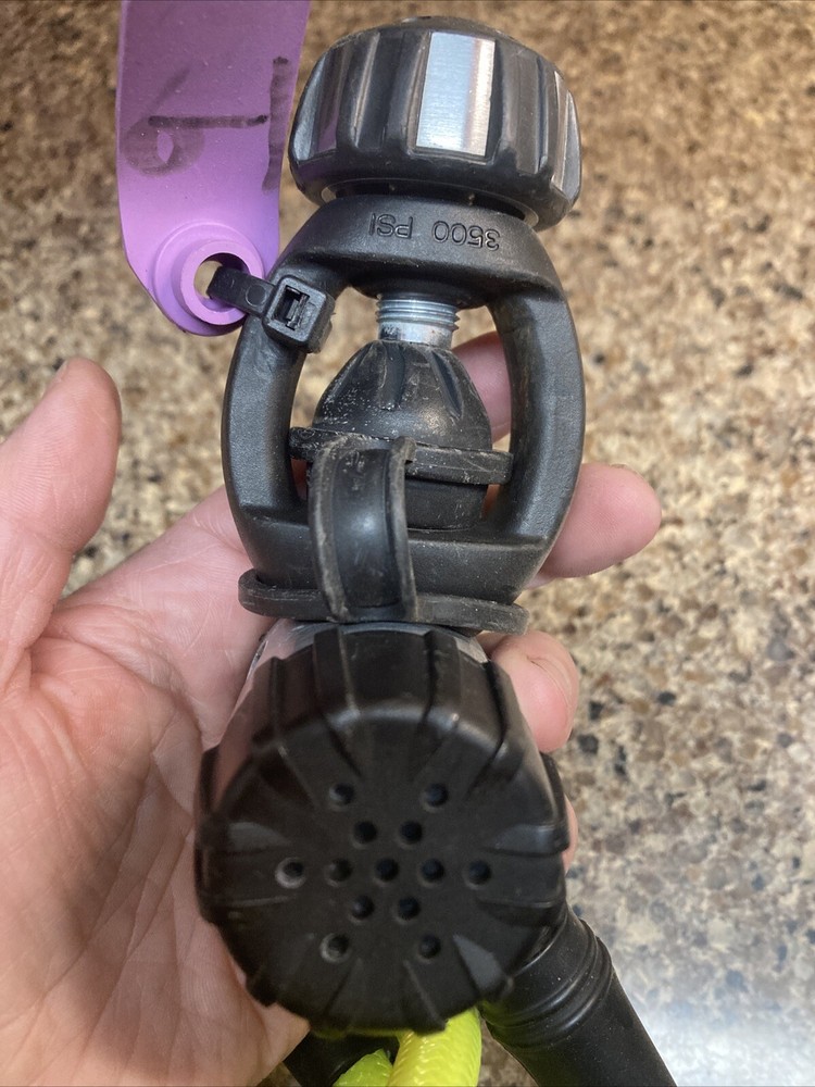 Aeris A2 AT600 regulator set For scuba diving Read!