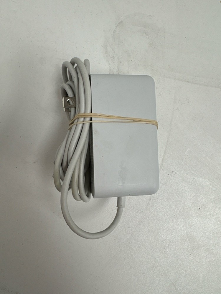 AMAZON ECHO 3GEN W/CHARGER (P08034404)