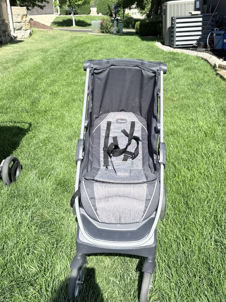 Chicco Bravo Quick-Fold Stroller Gently Used Easy One-Hand Fold Compact