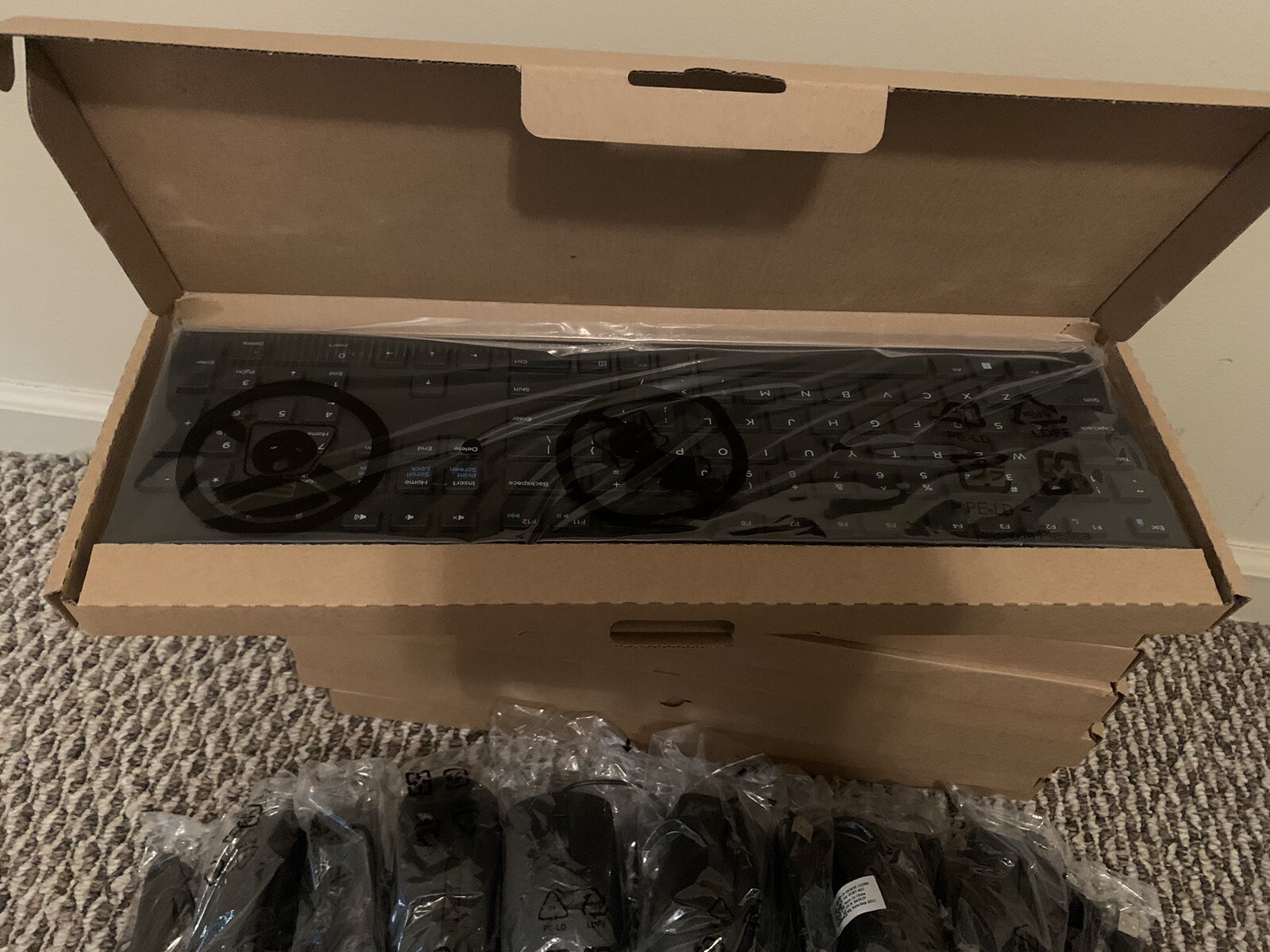 Lot of 10 New Dell Keyboard KB216 USB 104- Key Keyboard & 10 Dell MS116USB Mouse