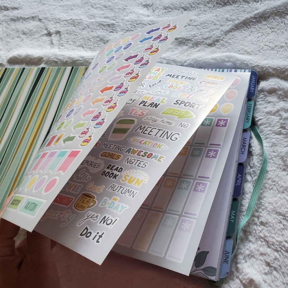 The Creative Expert 12 Month Dated Planner Read Description