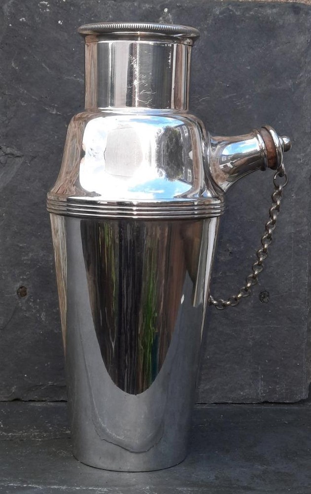 Art Deco Gladwin Embassy 1Pt Silver Plated Cocktail Shaker with Internal Reamer