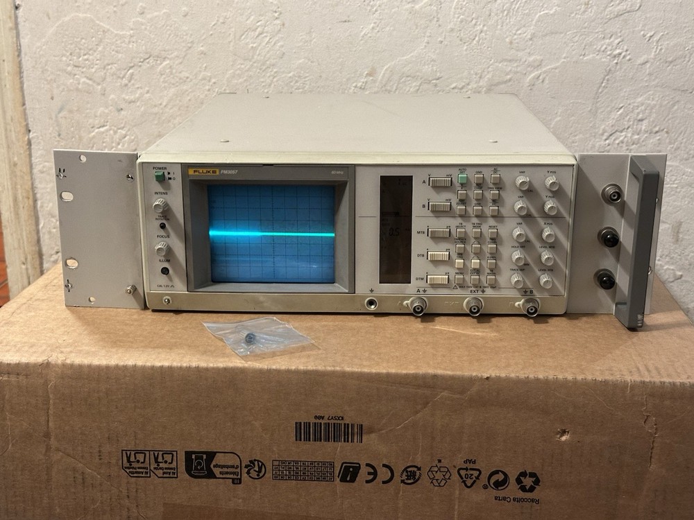 FLUKE PM3057 Combiscope Analog Oscilloscope 60MHz - POWERS UP, UNTESTED