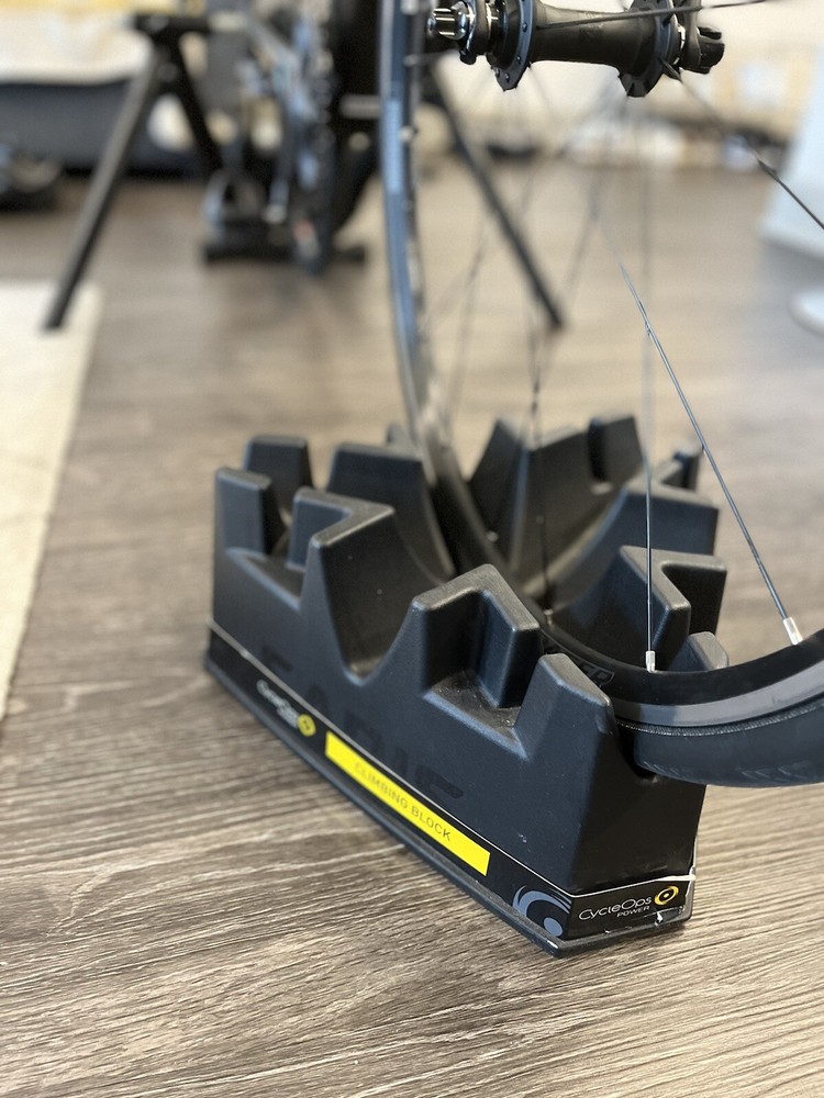 SARIS M2 smart trainer cycling