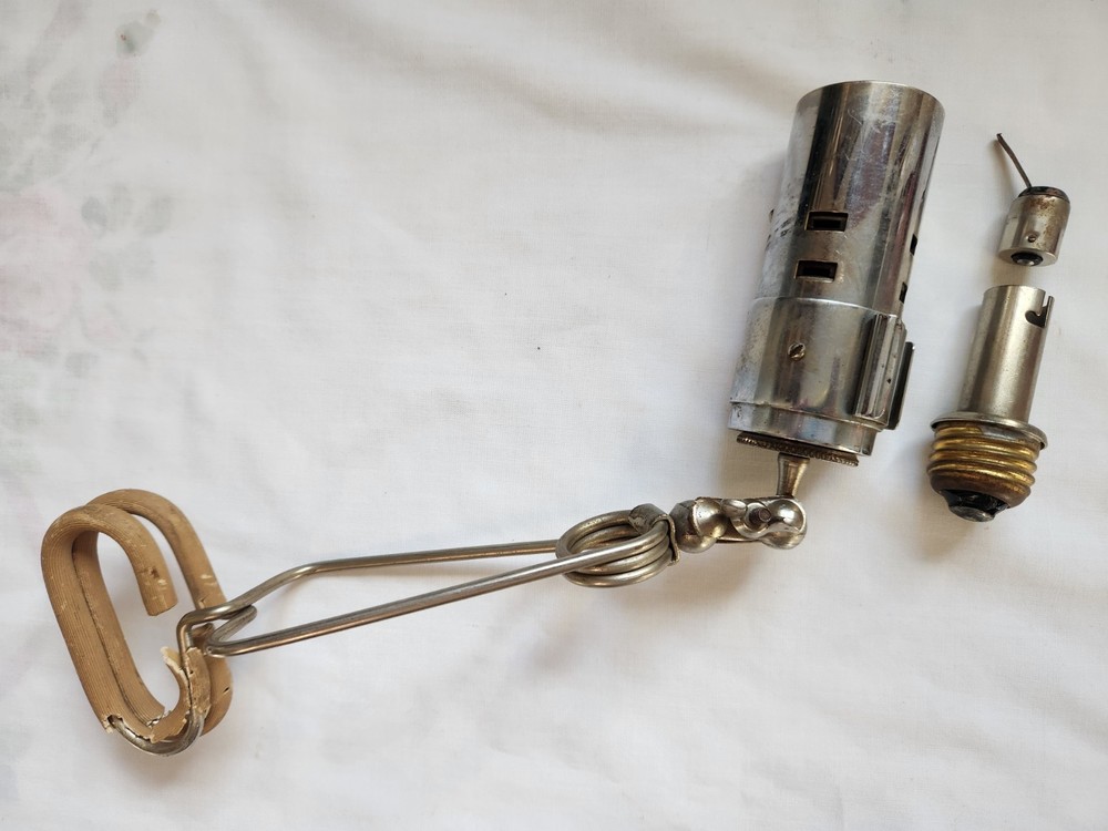 Clamping camera external flashgun with different bulb adapters