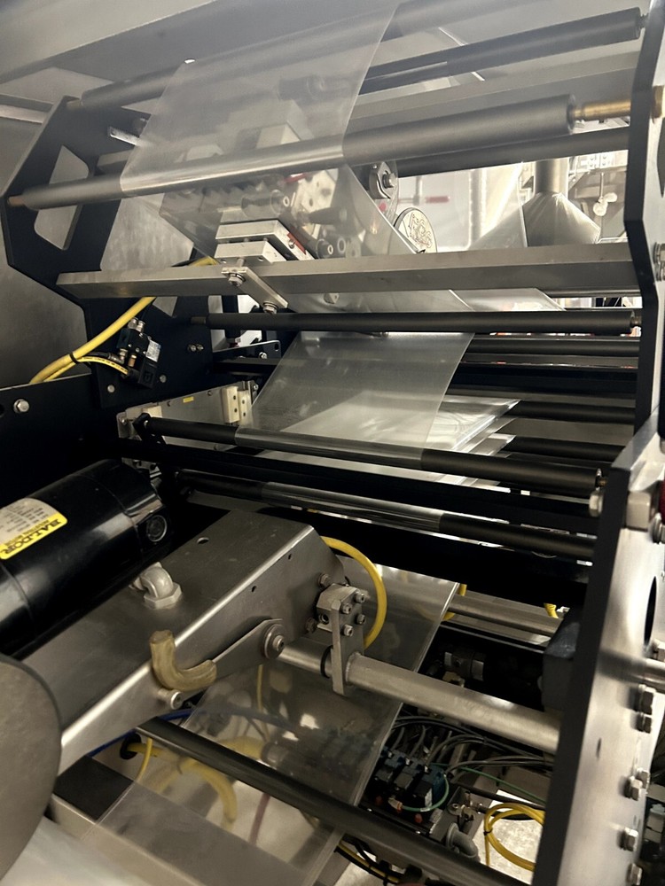 VFFS PACKAGING MACHINE TRIANGLE PACKAGING MACHINERY, BAGGER Model SB6C STAINLESS