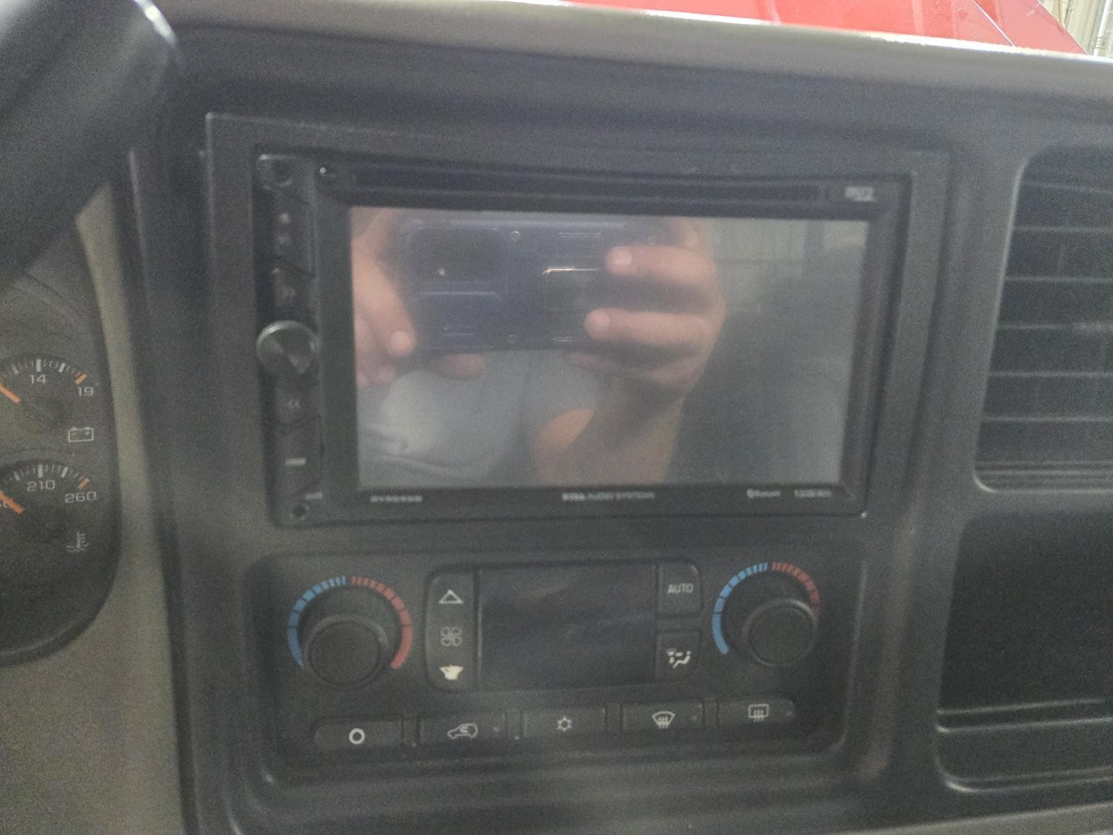 2005 Chevrolet Aftermarket BOSS A/V Equipment AM-FM Stereo 6 disc CD