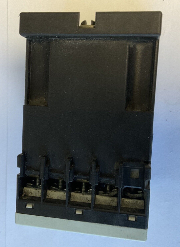 SIEMENS 3RT1015-1BB42 CONTACTOR 690V