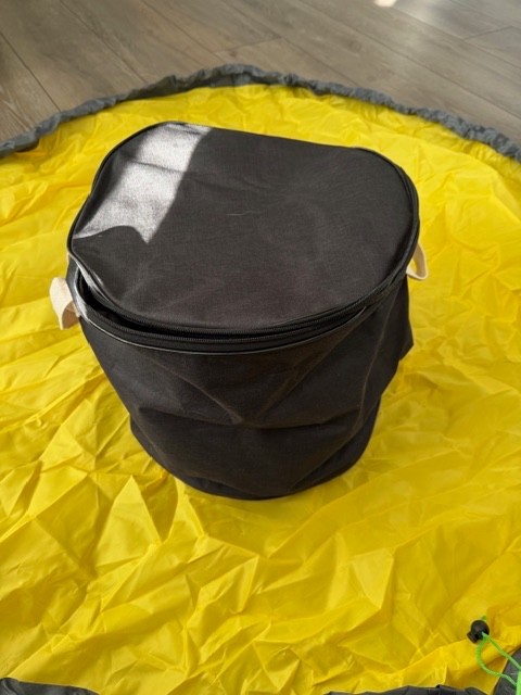 Toy play mat with storage