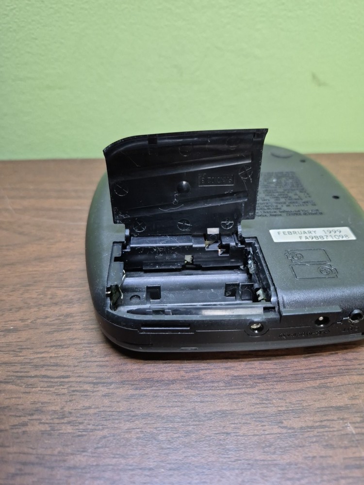 Panasonic SL-S260 S-XBS Portable CD Player TESTED WORKS Read