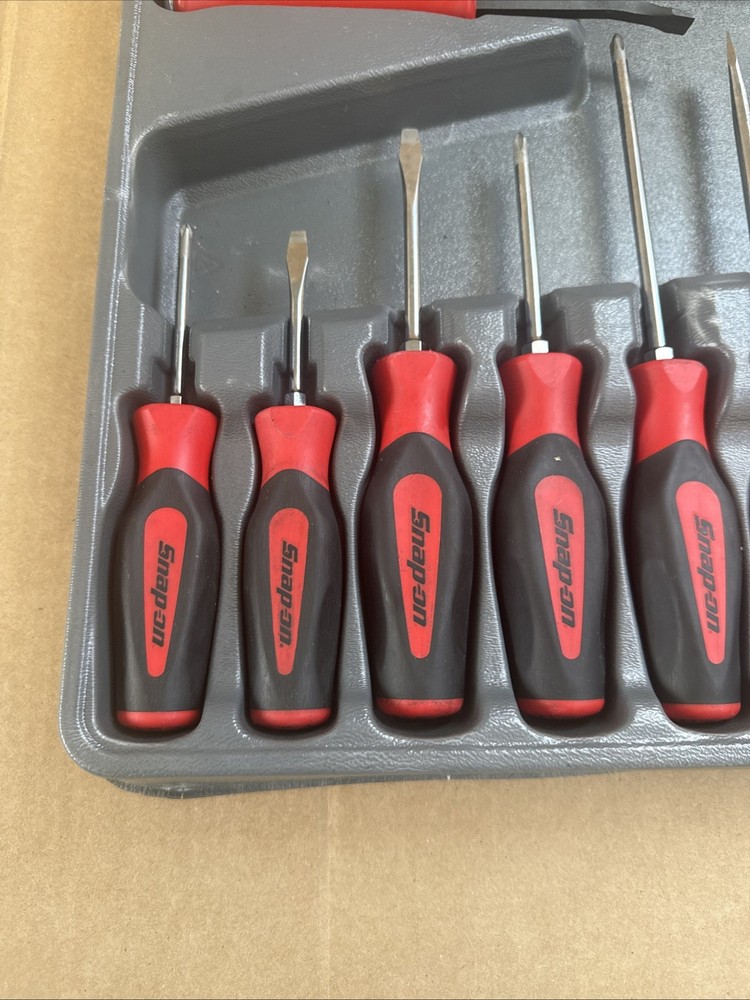 SNAP ON 9Pc Mixed Soft Grip Screwdriver Striking Prybar Set