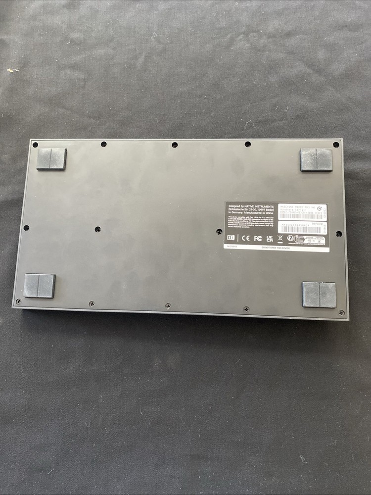 Native Instruments MASCHINE MIKRO MK3 Drum Controller USED