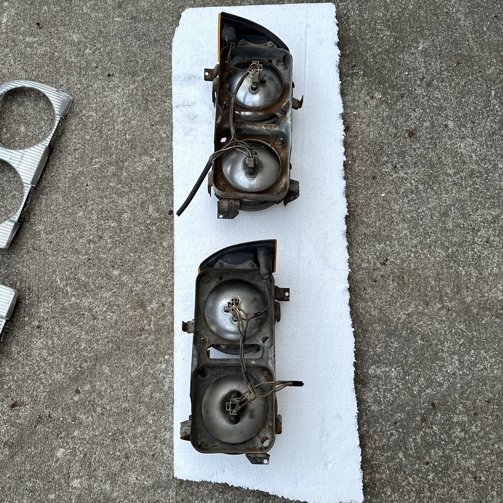 Audi 5000 main lights L/R