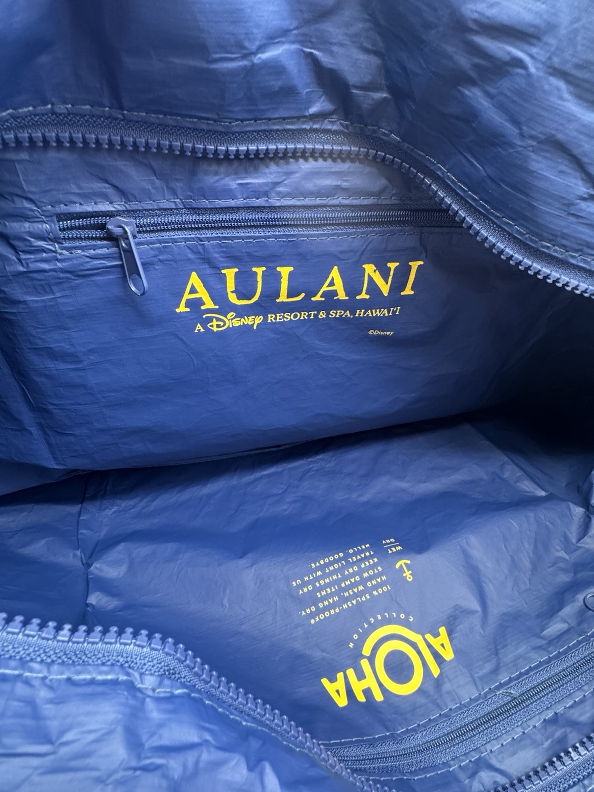 *New Disney Aulani Aloha Collection X Splash Proof Zipper Tote Mickey Bag