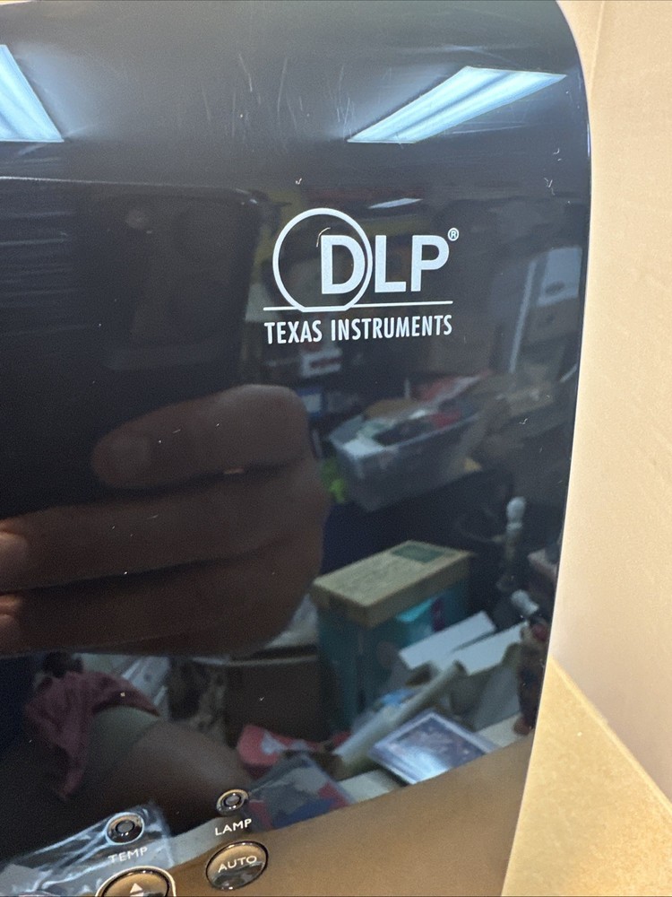 InFocus Projector IN102 Complete Original Box Remote-Instructions Cords Bundle