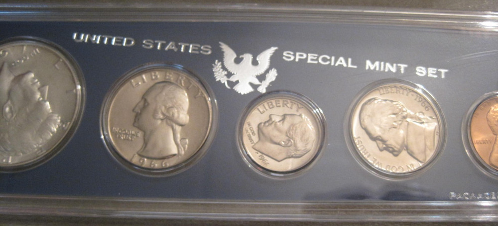 MINT ERROR AS SHOWN - 1966 UNCIRCULATED SPECIAL MINT SET IN ORIGINAL BOX *** 649