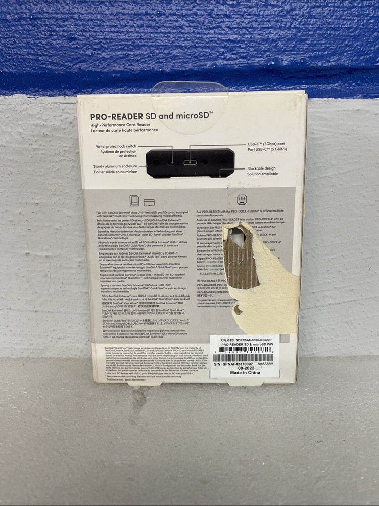 SanDisk Professional PRO-READER SDPR5A8-0000-GBAND Flash Reader New Damaged Box