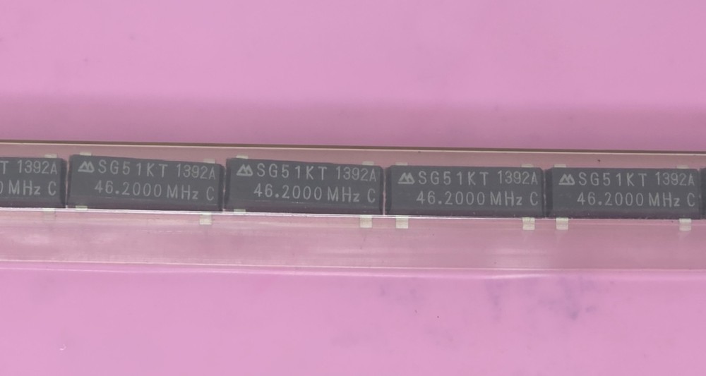 (25) Seiko SG51KT 1392A 46.2000 MHz Crystal-Controlled OSCILLATORS