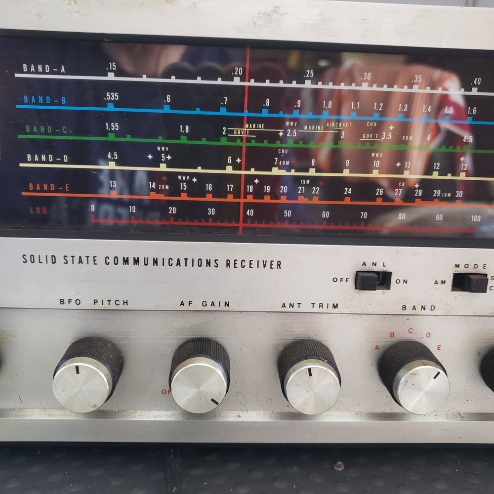 Vintage Realistic DX-160 Solid State Communications Recievers - Tested