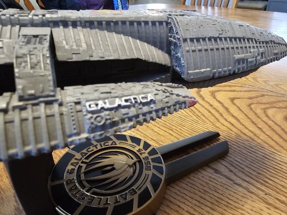 Battlestar Galactica Ship Statue Art Asylum Diamond Select RARE! PLEASE READ