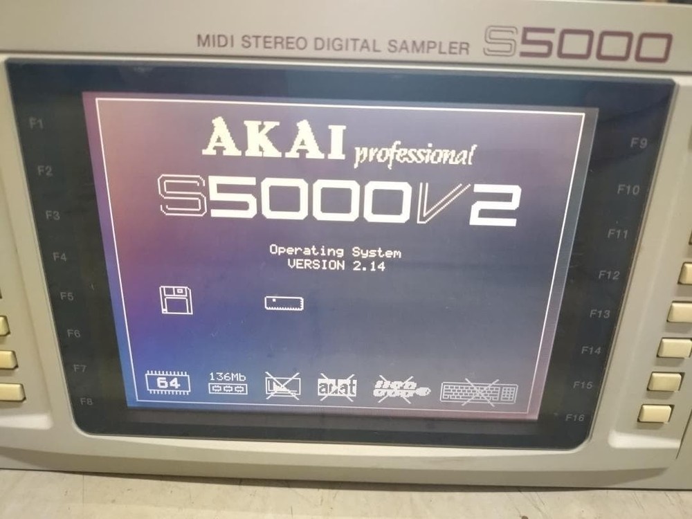 AKAI S5000 MIDI Stereo Digital Sampler