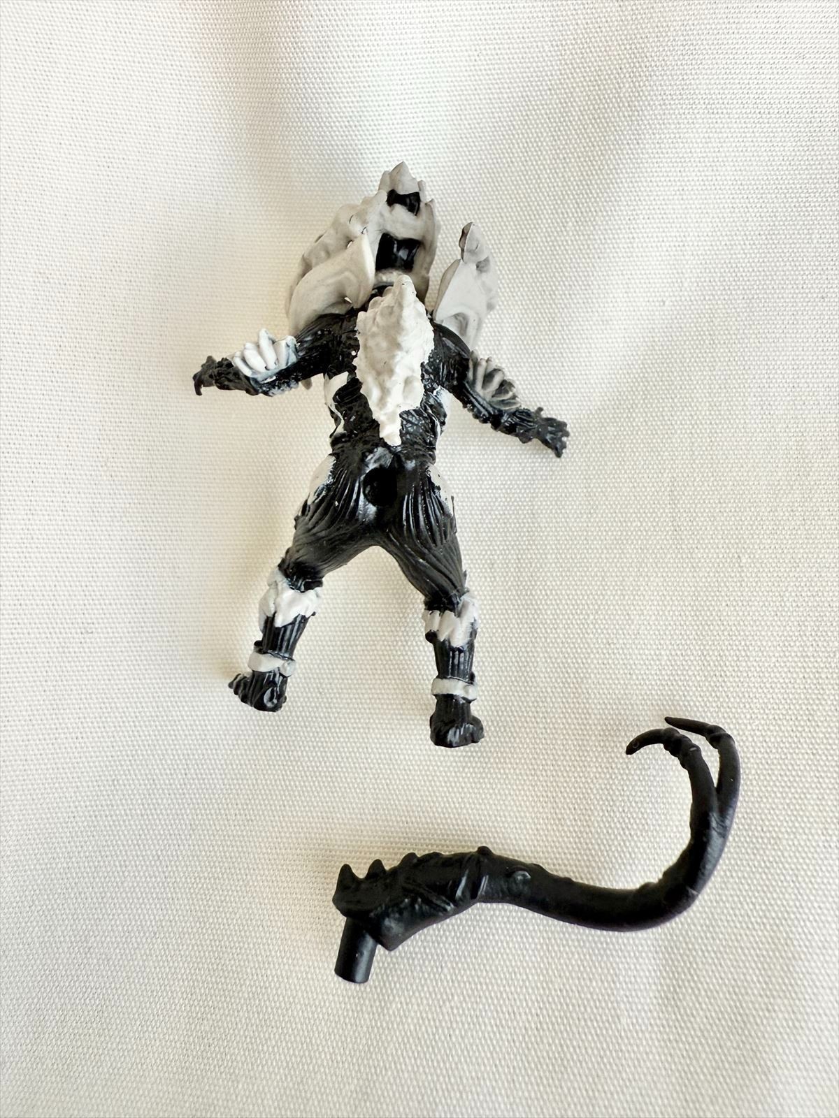 2004 Bandai 2" Godzilla Final Wars Super Picture Book Figure Set of 16 types