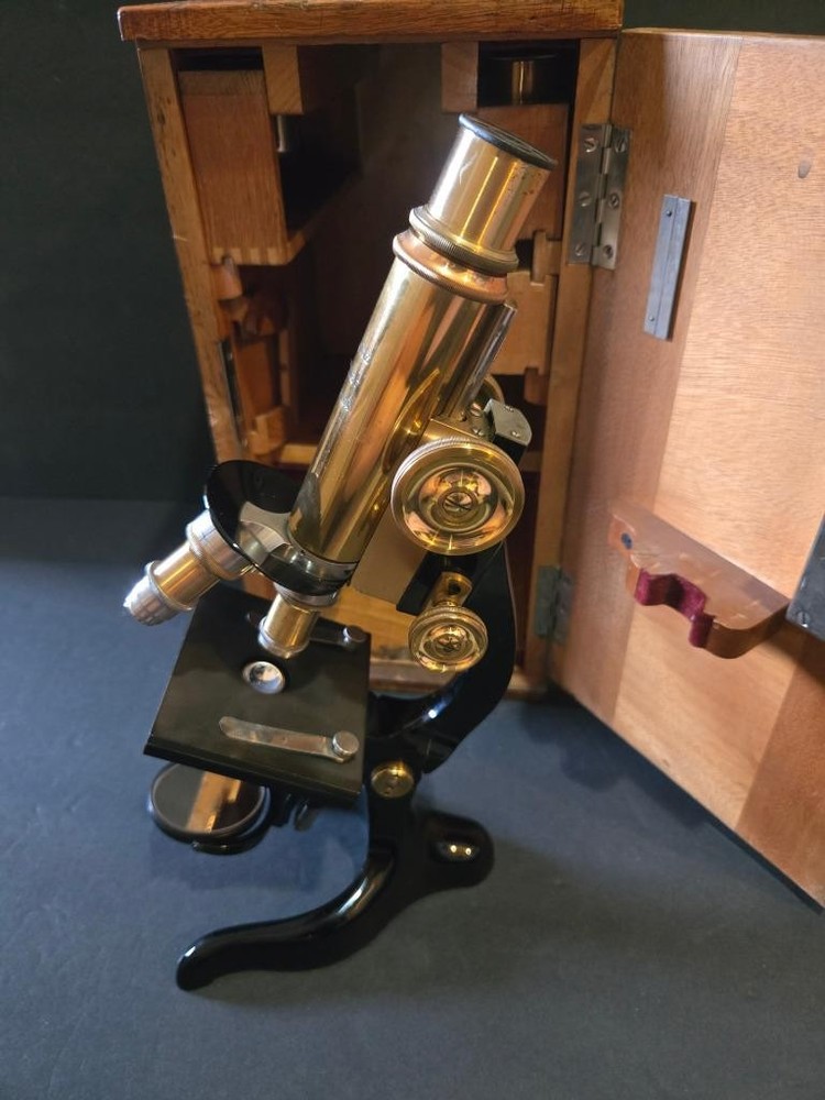 RARE 1913 GERMAN E. LEITZ WETZLAR MICROSCOPE W/ MATCH CASE WORKING # 163764