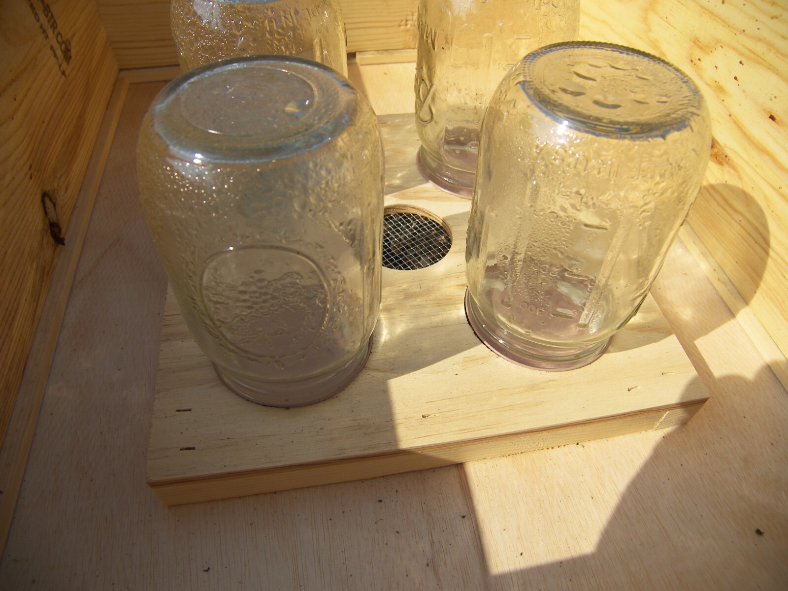 Top Beehive Feeder, Easy to Use and Convenient, 4 Jar Capacity New Handmade USA