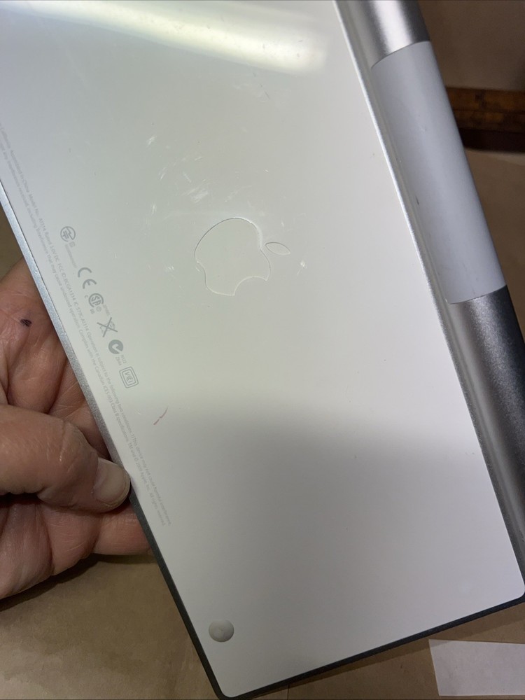 Apple A1314 Wireless Keyboard - Silver With White Keys