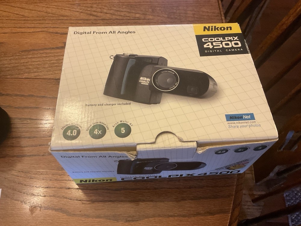 Nikon Coolpix 4500 4MP Digital Camera – Original Box & Accessories – Mint!