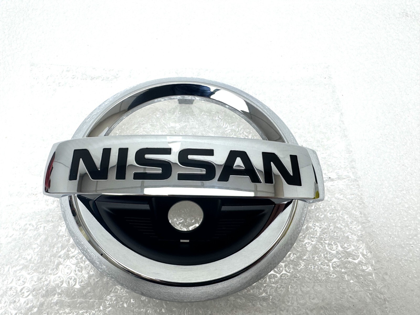 2015 16 17 18 19 20-2023 Nissan Murano front emblem w/camera spot 62890-4ba0a